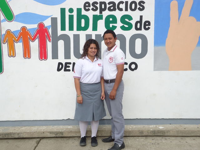 PORTANDO EL UNIFORME